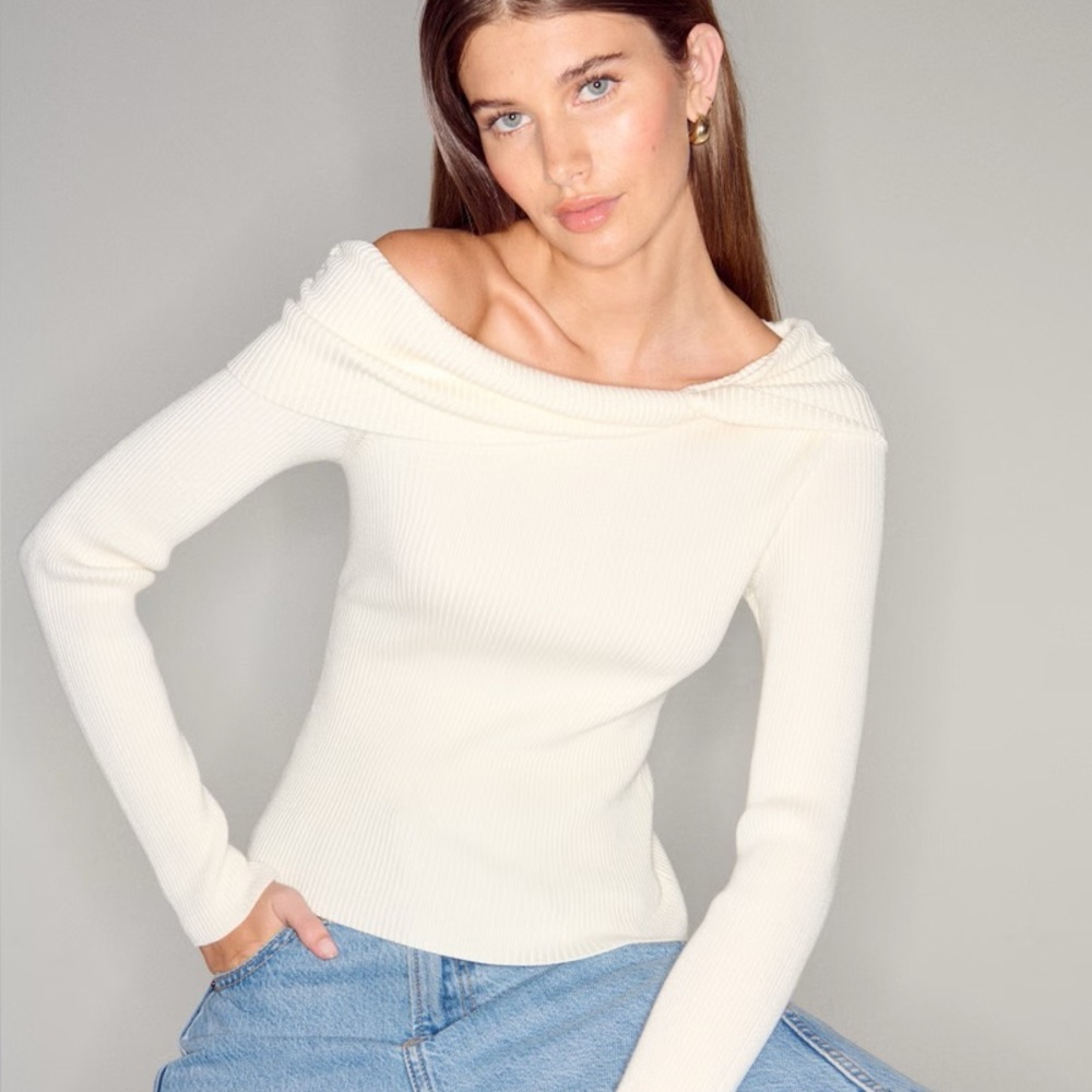 Abercrombie Asymmetrical Twist Shoulder Sweater Top